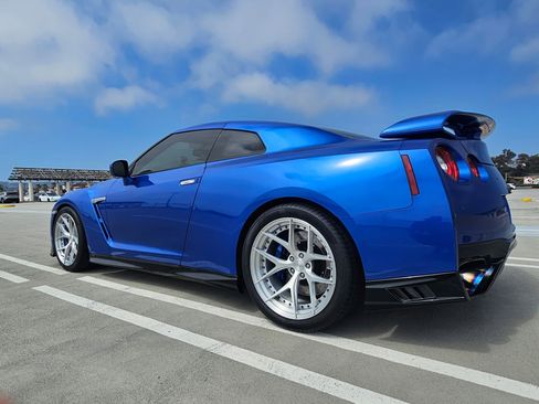Used 2021 Nissan GT-R Premium AWD/4WD image 13