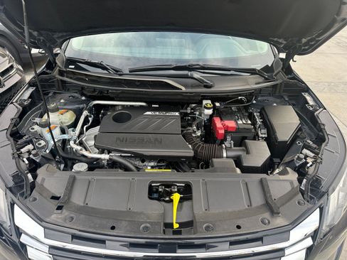 Used 2025 Nissan Rogue SV image 32