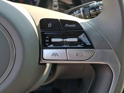 Used 2023 Hyundai Elantra SEL FWD image 16