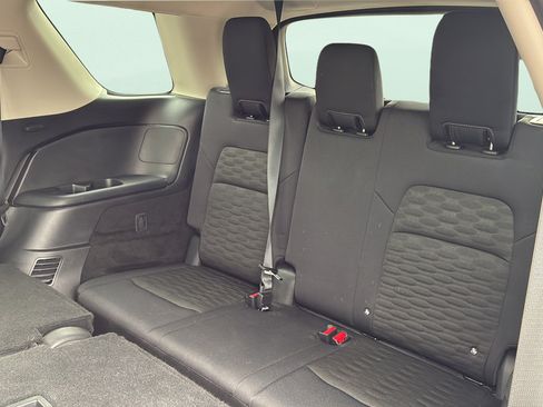Used 2025 Nissan Pathfinder SV FWD image 29