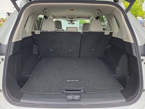 Used 2024 Nissan Rogue SV FWD image 27