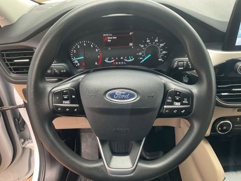 Used 2022 Ford Escape SE image 9