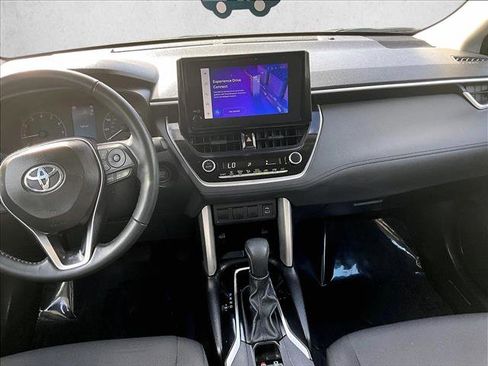 Used 2025 Toyota Corolla Cross LE FWD image 8