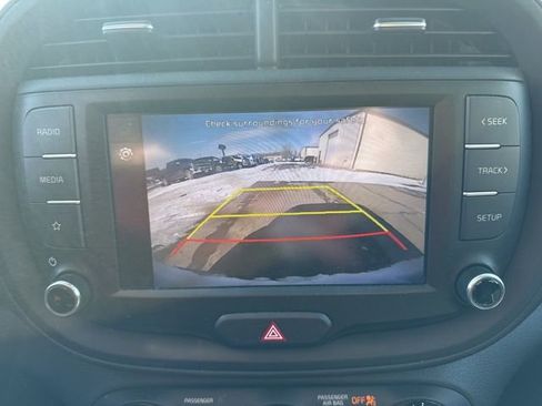 Used 2023 Kia Soul LX w/ LX Technology Package image 18