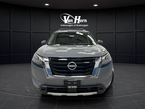 Used 2025 Nissan Pathfinder Platinum AWD/4WD image 2