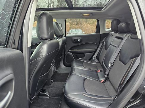 Used 2017 Jeep Compass Latitude w/ Popular Equipment Group AWD/4WD image 18