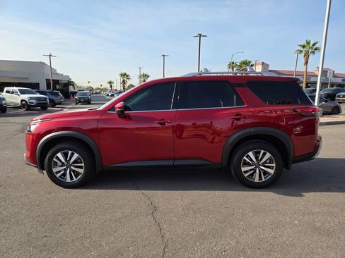 Certified 2024 Nissan Pathfinder SL image 6