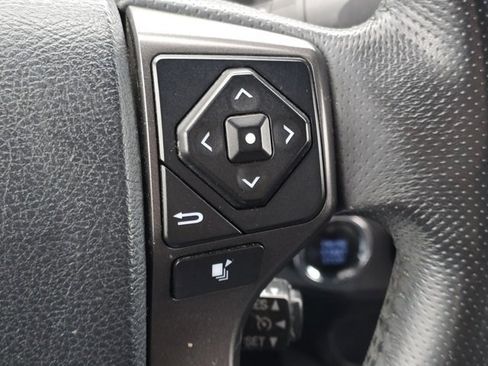 Used 2017 Toyota Tacoma TRD Sport image 17