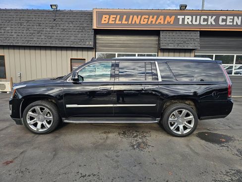 Used 2018 Cadillac Escalade ESV Luxury image 2