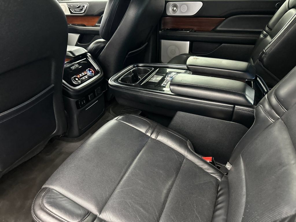 Used 2020 Lincoln Navigator Reserve AWD/4WD image 11