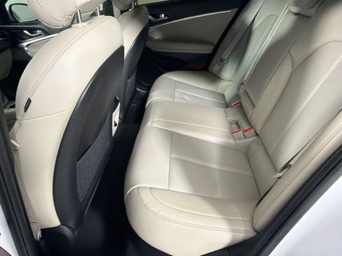 Used 2022 Genesis G70 2.0T RWD image 19