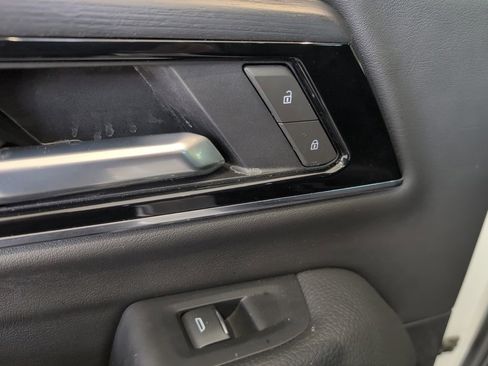 Used 2025 GMC Yukon Denali image 28