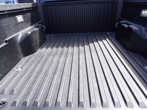 Used 2025 Toyota Tacoma SR5 AWD/4WD image 12