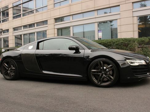 Used 2014 Audi R8 V8 w/ Enhanced Leather Package AWD/4WD image 2