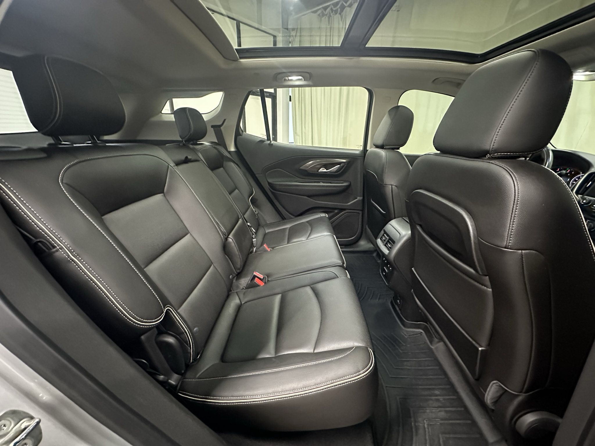 Used 2018 GMC Terrain Denali w/ Advanced Safety Package AWD/4WD image 16