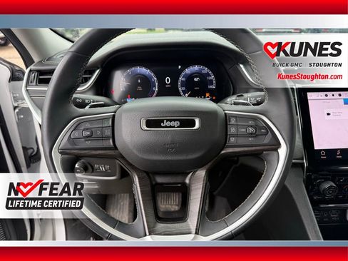 Used 2023 Jeep Grand Cherokee Limited AWD/4WD image 29