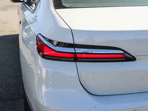 Used 2025 BMW 740i RWD image 7