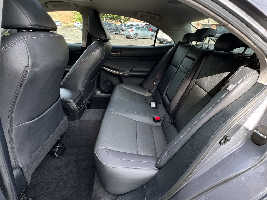 Used 2019 Lexus IS 300 AWD image 33