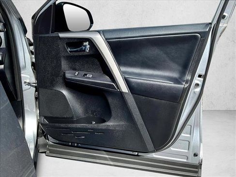 Used 2017 Toyota RAV4 XLE image 19