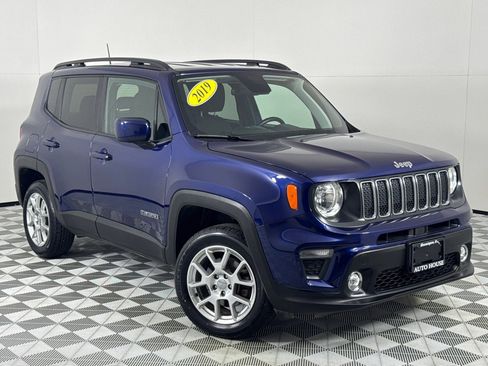 Used 2019 Jeep Renegade Latitude w/ Cold Weather Group image 2