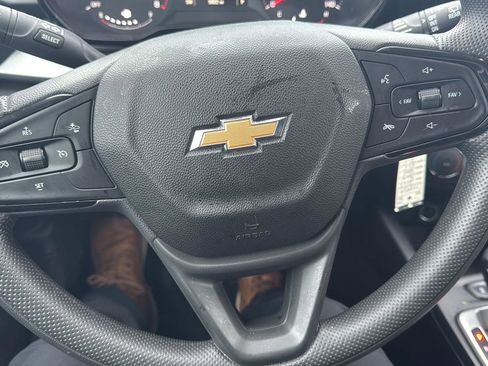 Used 2025 Chevrolet Trax LS w/ LS Convenience Package image 14
