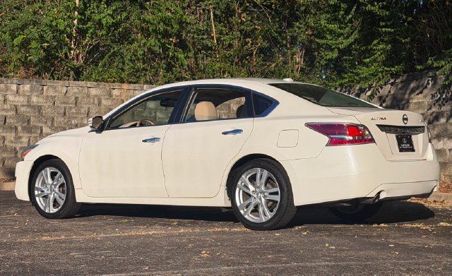 Used 2014 Nissan Altima 3.5 SL w/ Technology Package FWD image 10