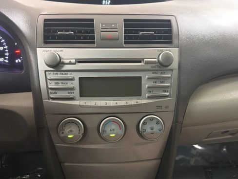 Used 2011 Toyota Camry FWD image 13
