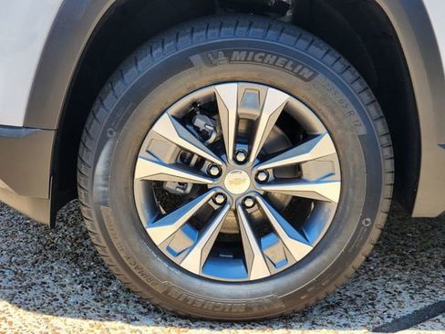 New 2026 Chevrolet Equinox LT w/ Convenience Package II AWD/4WD image 8