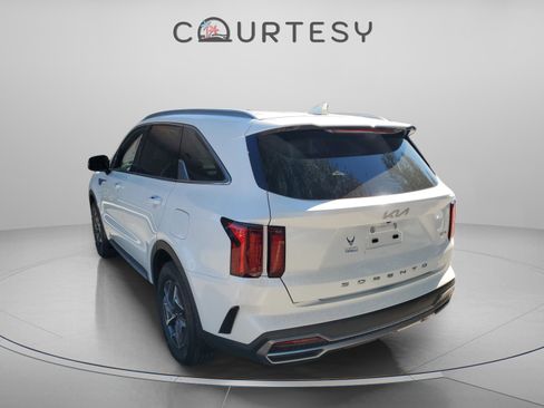 Certified 2022 Kia Sorento S image 3