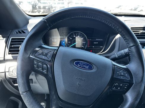 Used 2017 Ford Explorer XLT w/ Equipment Group 201A AWD/4WD image 17