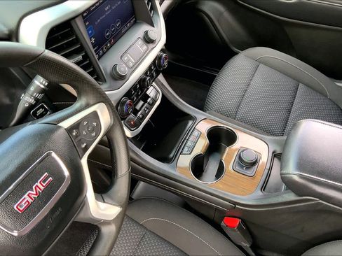 Used 2021 GMC Acadia SLE image 15