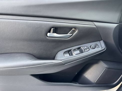 Used 2025 Nissan Sentra SV FWD image 15