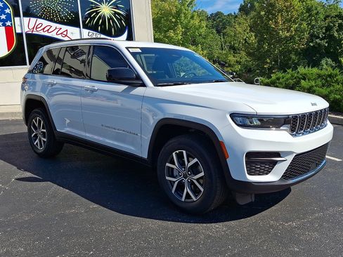 New 2027 Jeep Grand Cherokee Laredo X AWD/4WD image 2