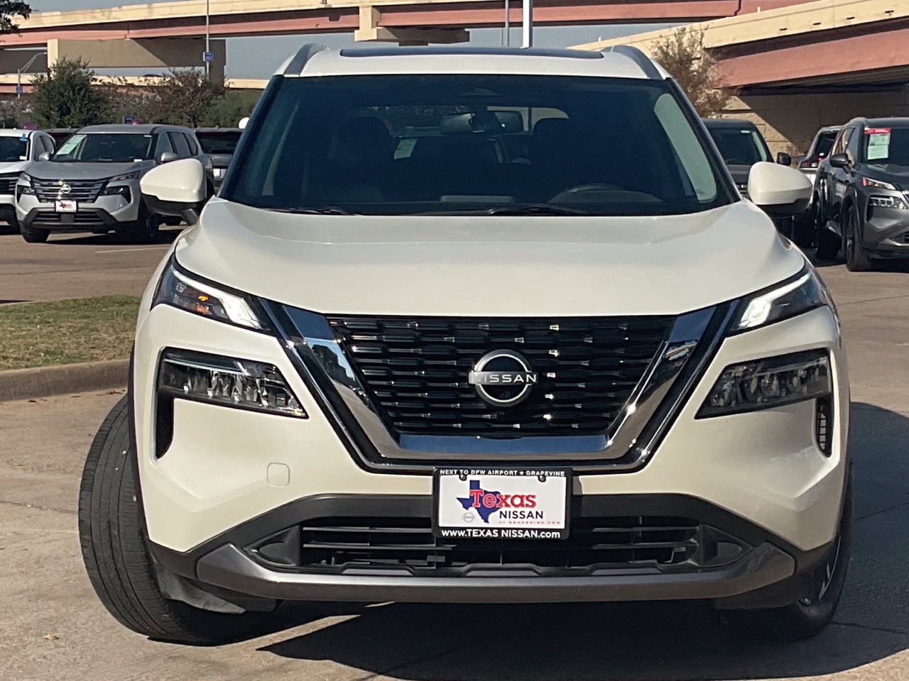 Used 2023 Nissan Rogue SL FWD image 2