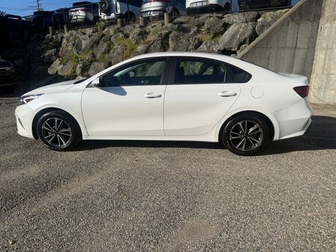 Used 2023 Kia Forte LXS w/ LXS Technology Package FWD image 3
