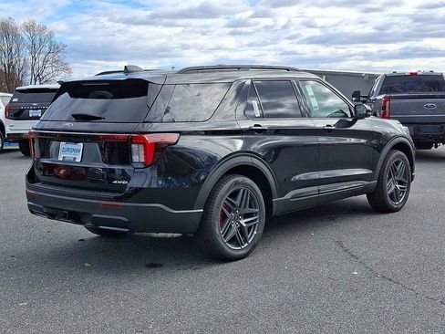 New 2026 Ford Explorer ST-Line w/ ST-Line Street Pack AWD/4WD image 4