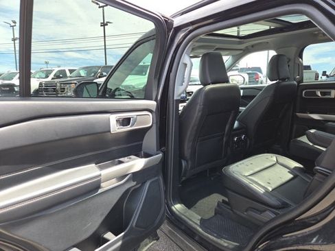 Used 2022 Ford Explorer XLT AWD/4WD image 11