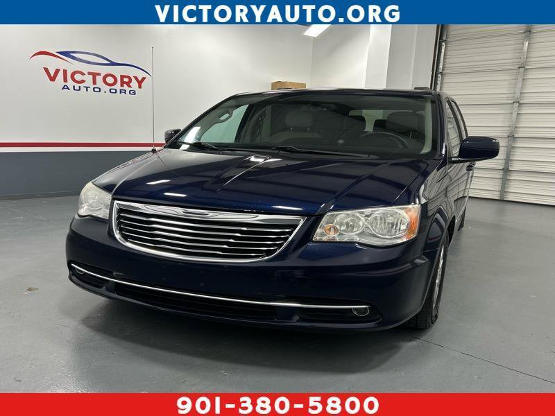 Used 2013 Chrysler Town & Country Touring FWD image 1