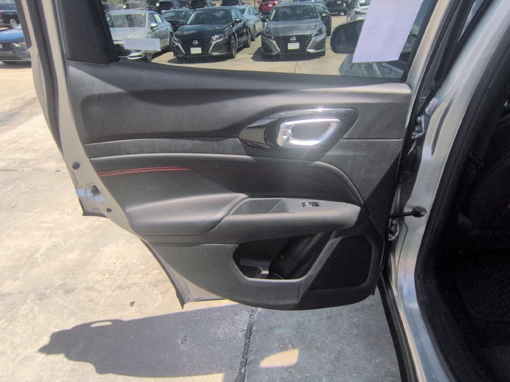 Used 2025 Jeep Compass Trailhawk AWD/4WD image 26