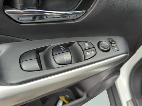 Certified 2019 Nissan Kicks SR w/ SR Premium Package image 25