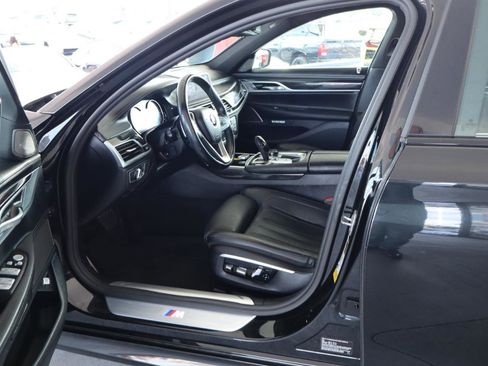 Used 2017 BMW 740i image 14