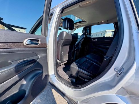 Used 2011 Jeep Grand Cherokee Laredo image 22