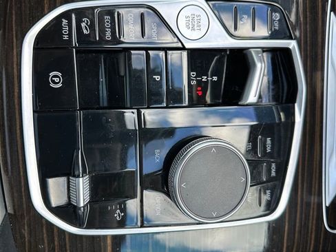 Used 2025 BMW X7 xDrive40i w/ Premium Package image 21