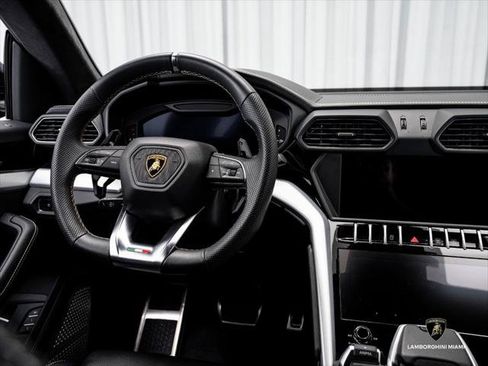 Used 2019 Lamborghini Urus AWD/4WD image 32