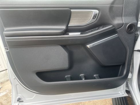Used 2025 Ford Expedition Platinum AWD/4WD image 11
