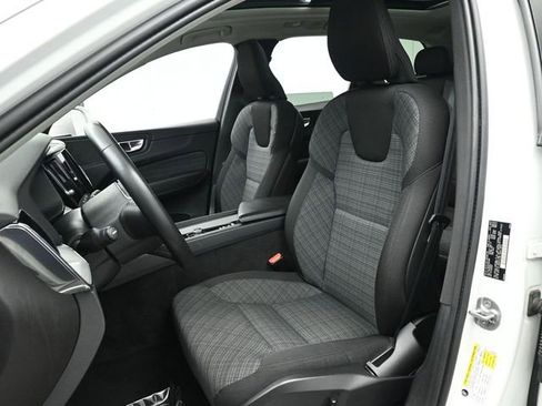 Used 2023 Volvo XC60 B5 Core image 12