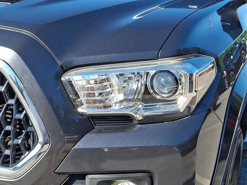 Certified 2019 Toyota Tacoma TRD Sport w/ Technology Package AWD/4WD image 9
