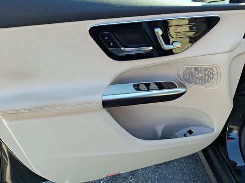 Used 2026 Mercedes-Benz GLC 300 4MATIC image 12