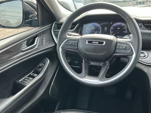 Used 2023 Jeep Grand Cherokee L Limited AWD/4WD image 25