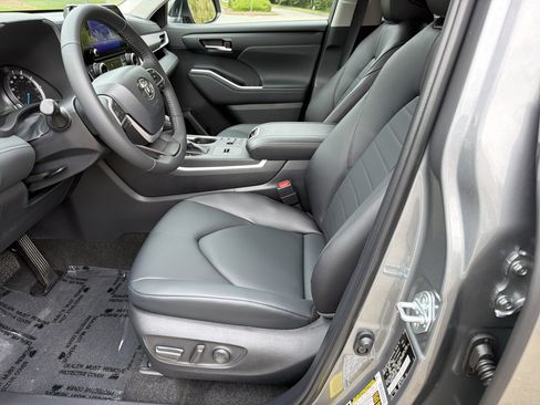 Used 2026 Toyota Highlander XLE AWD/4WD image 9